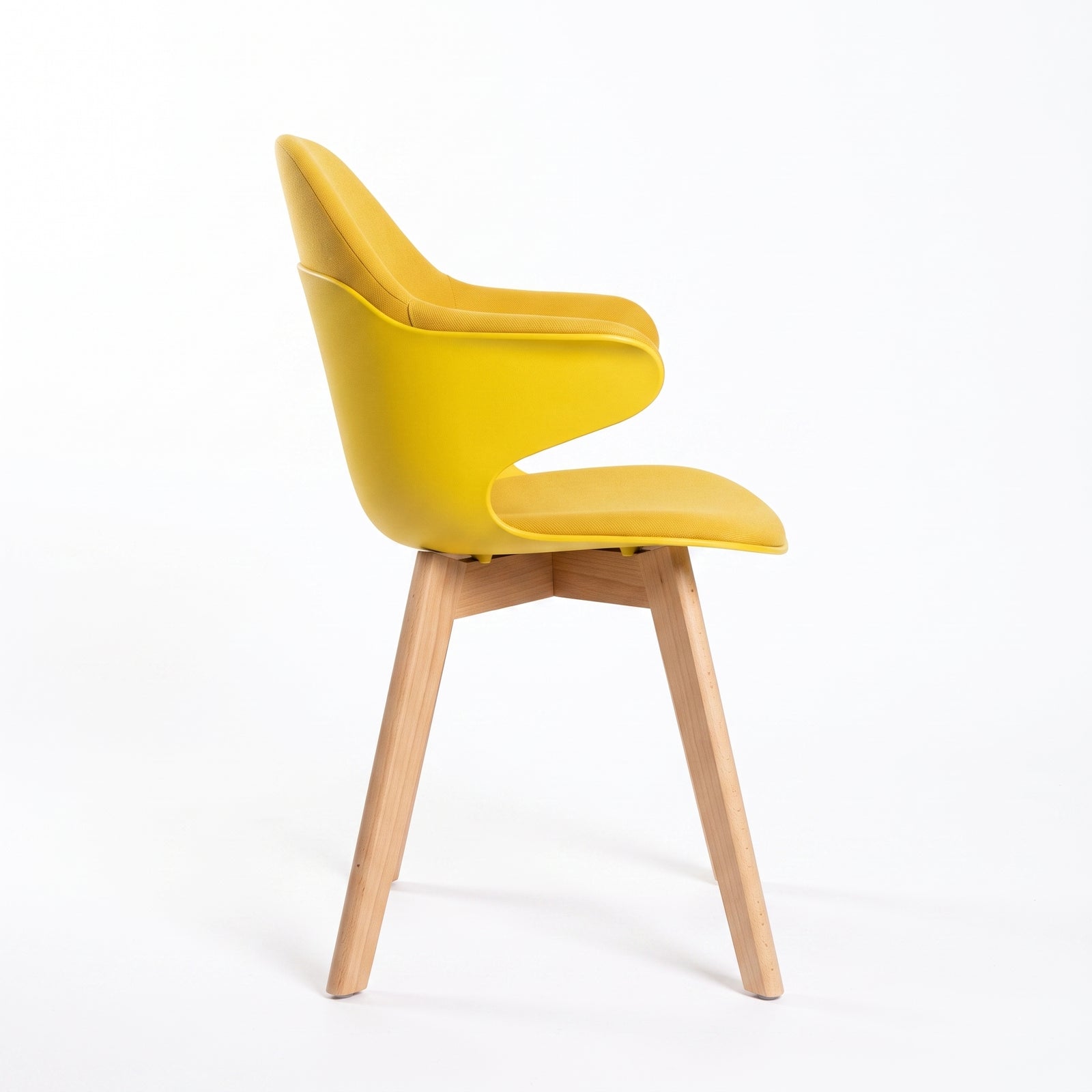 Silla Ibiza pata madera en amarillo mostaza, vista lateral