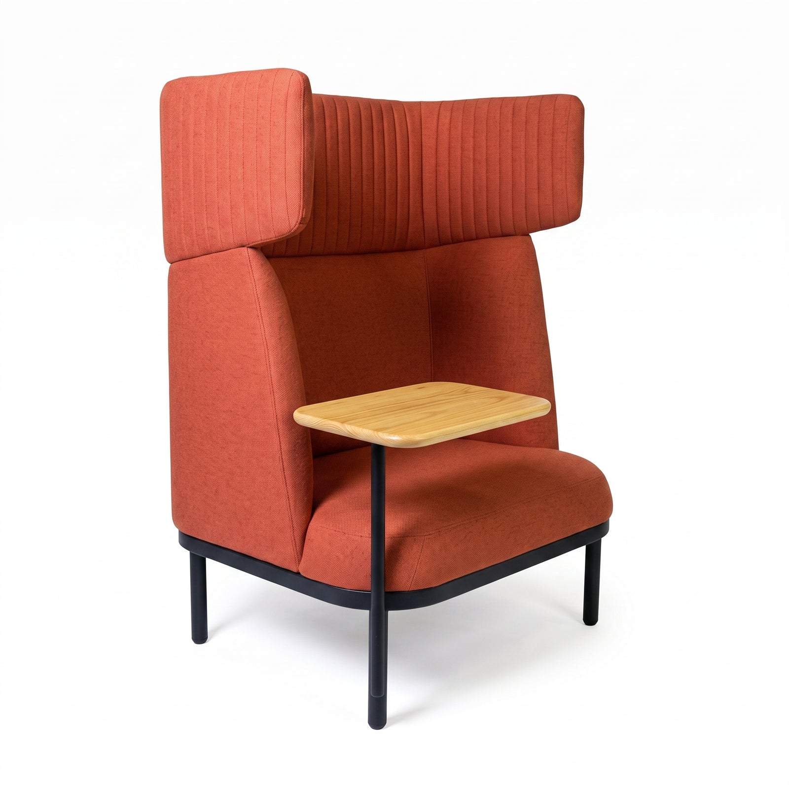 Sillón Madrid alto rojo con mesa de madera, vista frontal en tres cuartos