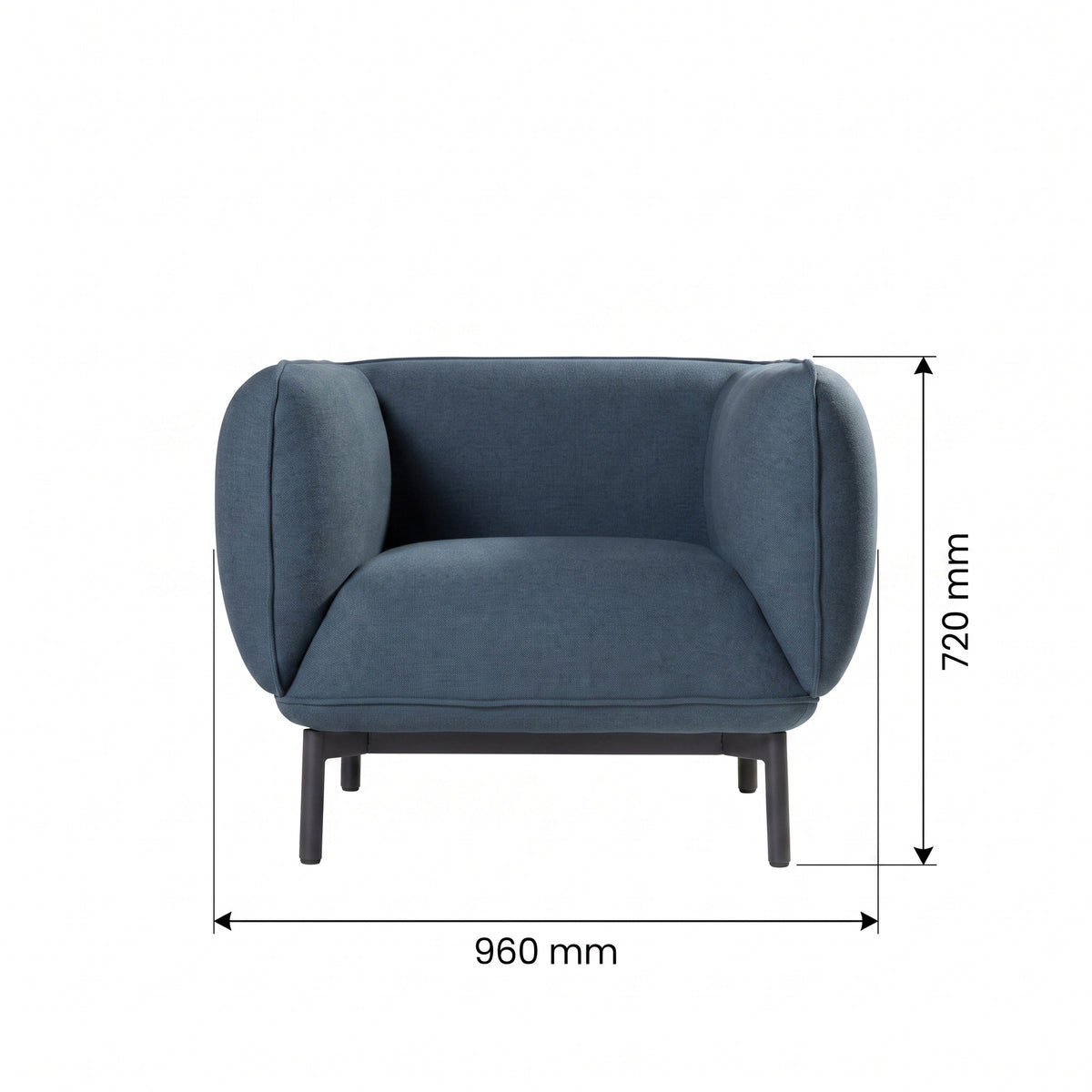 Medidas referenciales del sillón Sevilla: 960 mm de ancho y 720 mm de alto.
